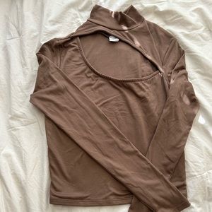 Super Cute 💗✨ Long sleeve brown top with Cut out